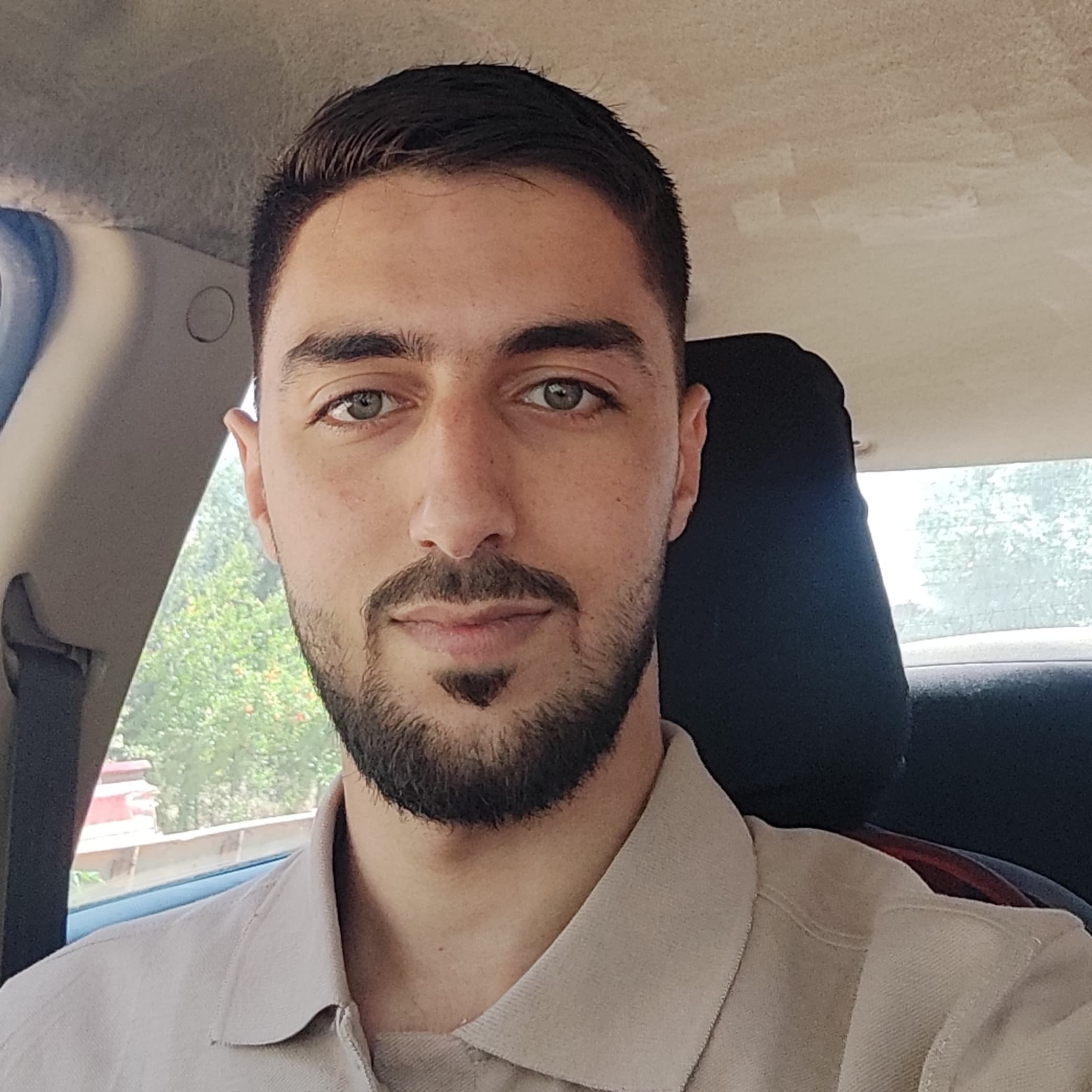 صورة الطبيب عماد النصيرات
